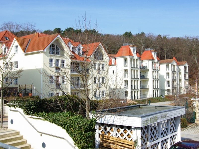 Zwillinge im Doppelpack - wunderschöne Terrasse mit Ostseeblick flankiert von zwei kleinen Traumappartements - Villa Margot